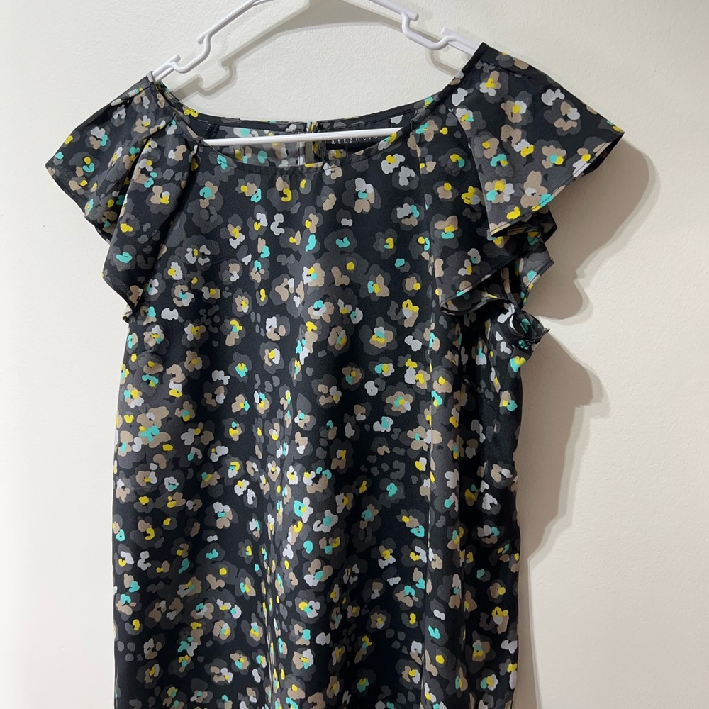 attention short sleeved top.